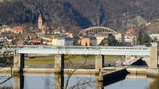 Pohled na tchovice a hráz pehrady z jedné z vyhlídek