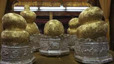 Jednou z turistických atrakcí je návtva pagody Phaung Daw Oo. Pt zlatých...