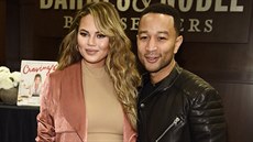 Chrissy Teigenová a John Legend (Los Angeles, 23. února 2016)