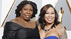 Whoopi Goldbergová a její dcera Alex Martinová (Los  Angeles, 28. února 2016)