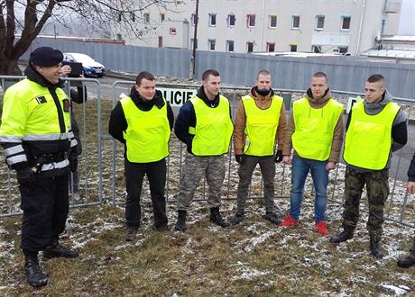 Policie na hranicích v Dolním Dvoiti testuje, jak je pipravená na píliv...