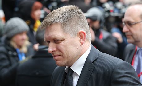 Slovenský premiér Robert Fico pijídí na unijní summit do Bruselu. (7. 3. 2016)