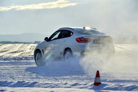 Testování systému BMW xDrive v Peci pod Snkou