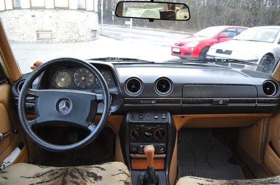 Mercedes W123