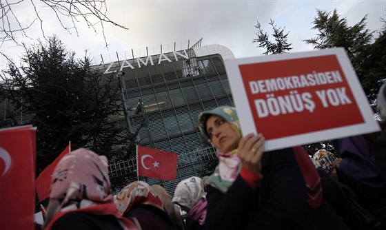 Protest proti nasazený nucených správc do vedení tureckého deníku Zaman (4....