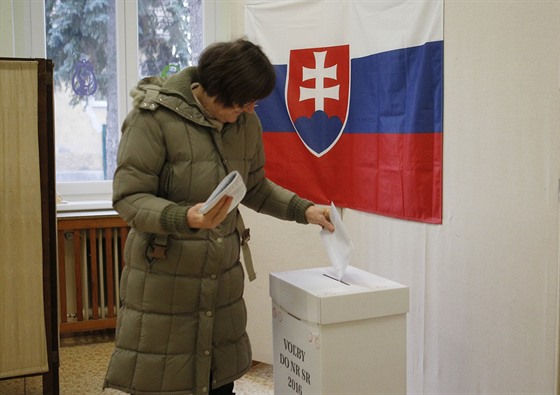 Na Slovensku zaaly v sobotu ráno volby. Snímek je z amorína. (5.3.2016)