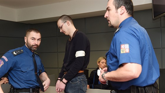Student práv Martin Smékal elí u olomouckého krajského soudu obalob z pokusu...