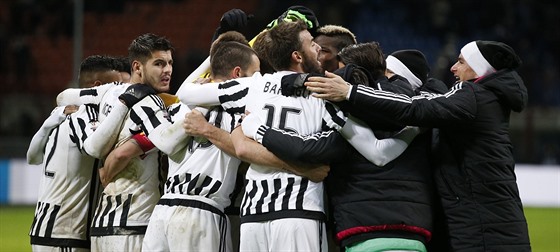 Radost fotbalist Juventusu po postupu do finále poháru