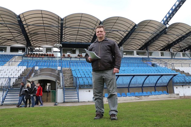 Trávník na stadionu je stále udrovaný, místní klub na nm hraje nií sout