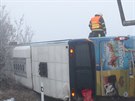 Autobus, který se tyicítkou dtí havaroval na silnici I/7 u Panenského Týnce...