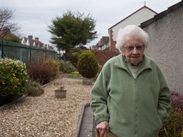 Doris Downová neví, v jakém roce byl její rodný dm s úzkým pruhem zahrady...