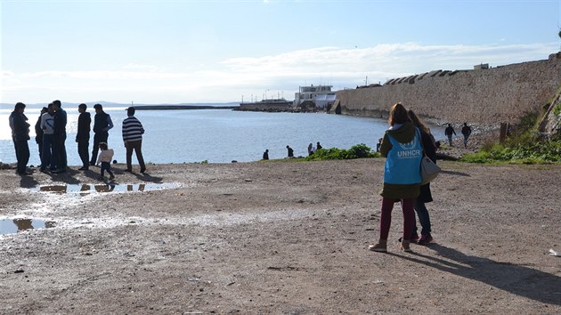 Pracovnice UNHCR u tbora Souda na Chiosu. bezna 2016)