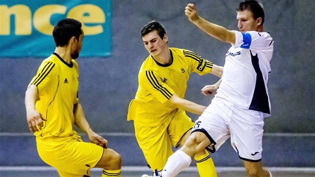 Momentka z futsalovho utkn Vysok Mto (lut) vs Hradec.