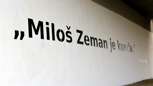 V Brn se objevil na most pod dlnic npis "Milo Zeman je ku**a" - F. Peroutka.