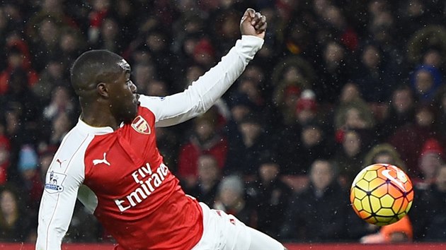 POVEDEN START. Joel Campbell vyuil pesnho pasu Alexise (nen v zbru) a v pdu poslal Arsenal do veden nad Swansea.