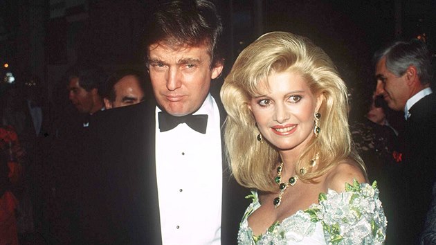 Ivana a Donald Trumpovi na fotografii z roku 1985