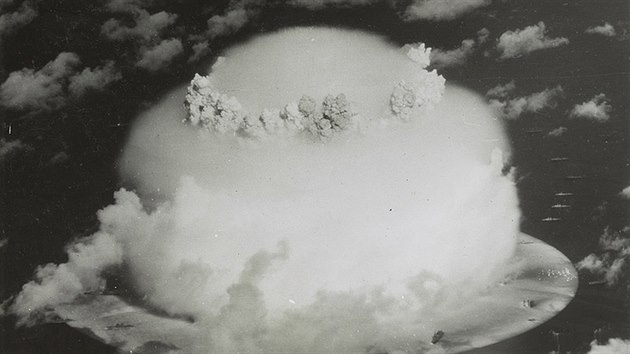 Testovac vbuch jadern zbran na atolu Bikini na Marshallovch ostrovech (1946)