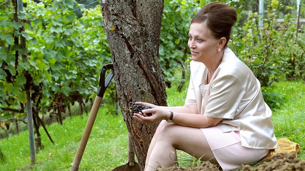 Alena Mihulov jako Vlasta ve filmu Domc pe