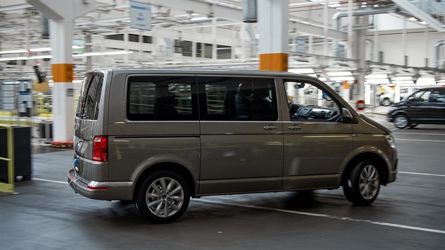 Vrobn linka est generace Volkswagenu Transporter