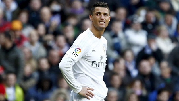 Cristiano Ronaldo z Realu bhem utkn s Atltikem Madrid.