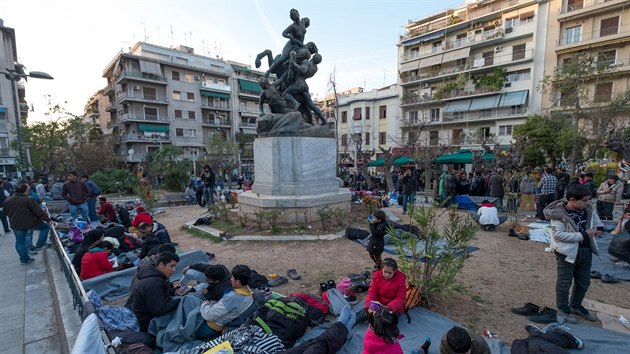 Viktoriino nmst v centru Atn. Pevadi tu mezi stovkami migrant hledaj nov zkaznky.