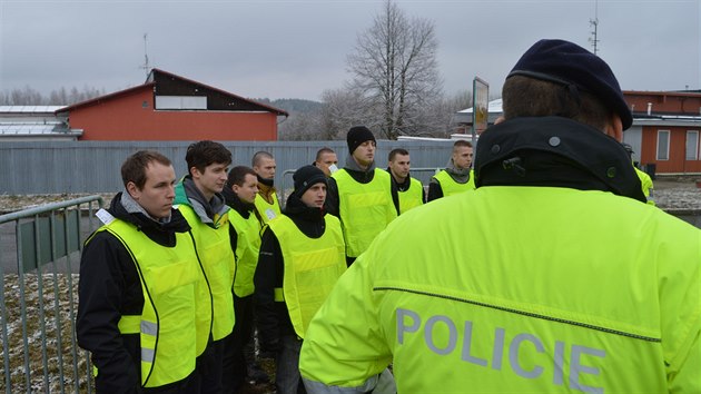 Policie na hranicch v Dolnm Dvoiti testuje, jak je pipraven na pliv migrant.