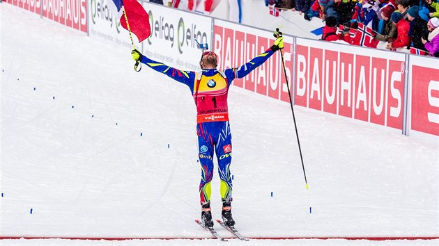 DAL ZLATO. Martin Fourcade vtz ve sthace biatlonist mistrovstv svta v Oslu.