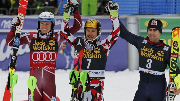 Ti nejlep ze slalomu v Kranjske Goe. Zleva druh  Henrik Kristoffersen, vtz Marcel Hirscher a tet Stefano Gross.