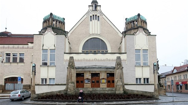 Secesn Nrodn dm v Prostjov potebuje rekonstrukci. Pokozenou stechou zatk a na jevit a vlhk jsou i sklepy (snmek z nora 2016).