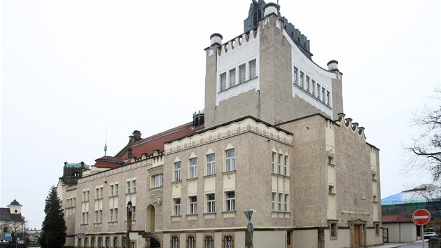 Secesn Nrodn dm v Prostjov potebuje rekonstrukci. Pokozenou stechou zatk a na jevit a vlhk jsou i sklepy (snmek z nora 2016).