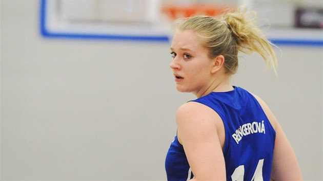 Karlovarsk basketbalistka Julia Reisingerov