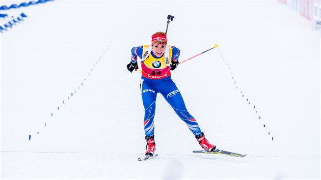 MAKEJ! Gabriela Soukalov (ve lutm) ve sprintu na mistrovstv svta v biatlonu v Oslu.