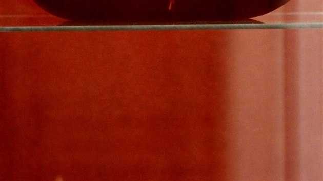 Soubor replik uherských korunovačních klenotů - koruna sv. Štěpána, jablko a žezlo.