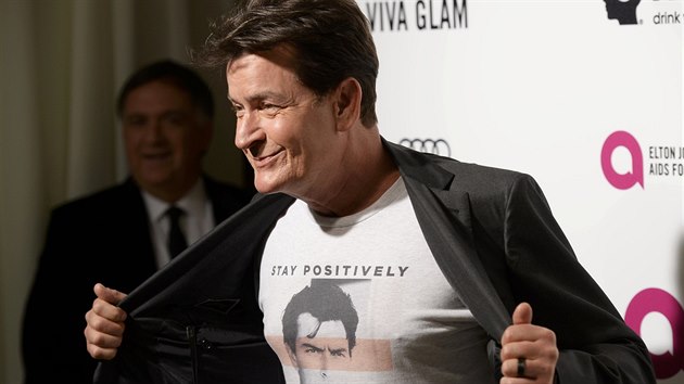 Charlie Sheen na verku Eltona Johna (Los Angeles, 28. nora 2016)