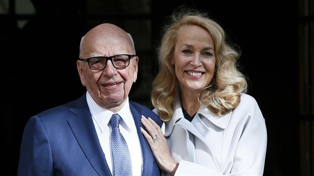 Rupert Murdoch a Jerry Hallov se vzali bhem civilnho obadu na zmku Spencer House (Londn, 4. bezna 2016).