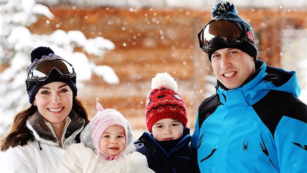 Královská rodina na zimní dovolené v Alpách: vévodkyn Kate, princezna...