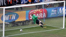 CHVÍLE, KTERÁ ZMĚNILA FOTBAL. Neuznaný gól Angličana Lamparda na MS 2010 v... CHVÍLE, KTERÁ ZMĚNILA FOTBAL. Neuznaný gól Angličana Lamparda na MS 2010 v...