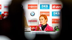 Zamyšlená Gabriela Soukalová na tiskové konferenci v Oslu. Zamyšlená Gabriela Soukalová na tiskové konferenci v Oslu.