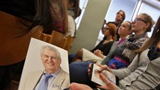 Studenti Ekonomické fakulty v Chebu při úterním setkání s prezidentem. Studenti Ekonomické fakulty v Chebu při úterním setkání s prezidentem.