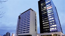 Budoucí brněnský hotel Marriott (nižší světlá budova vlevo) Budoucí brněnský hotel Marriott (nižší světlá budova vlevo)
