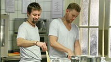 Jan Dolanský a Jakub Prachař v seriálu Ohnivý kuře Jan Dolanský a Jakub Prachař v seriálu Ohnivý kuře