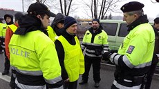 Policie na hranicích v Dolním Dvořišti testuje, jak je připravená na příliv... Policie na hranicích v Dolním Dvořišti testuje, jak je připravená na příliv...