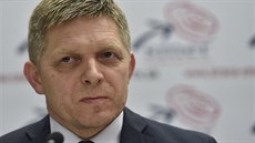 Slovenský premiér a předseda Směru-SD Robert Fico při komentování průběžných... Slovenský premiér a předseda Směru-SD Robert Fico při komentování průběžných...