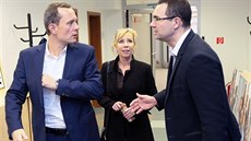 K povolební debatě přichází předseda strany Síť Radoslav Procházka (vlevo).... K povolební debatě přichází předseda strany Síť Radoslav Procházka (vlevo)....