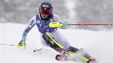 Americká lyaka  Mikaela Shiffrinová na trati slalomu v Jasné.