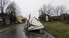 idi kamionu vjel na Prostjovsku pod nízký elezniní most s píli vysokou...