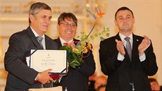 Starosta Dobrušky Petr Tojnar přebírá na Pražském hradě ocenění Nejlepší... Starosta Dobrušky Petr Tojnar přebírá na Pražském hradě ocenění Nejlepší...