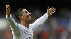 KOUKEJTE, JSEM KRÁL. Cristiano Ronaldo slaví jeden ze svých gólů proti Vigu. KOUKEJTE, JSEM KRÁL. Cristiano Ronaldo slaví jeden ze svých gólů proti Vigu.