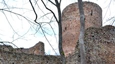 Zíceniny hradu Valdek jsou rozsáhlé a dobe udrované.