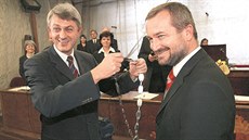 Petr Duchoň (vlevo) se stal v roce 2004 europoslancem, post brněnského... Petr Duchoň (vlevo) se stal v roce 2004 europoslancem, post brněnského...